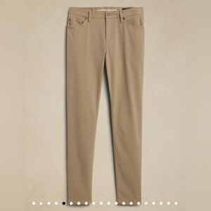 Banana Republic men’s Traveler pants in khaki color